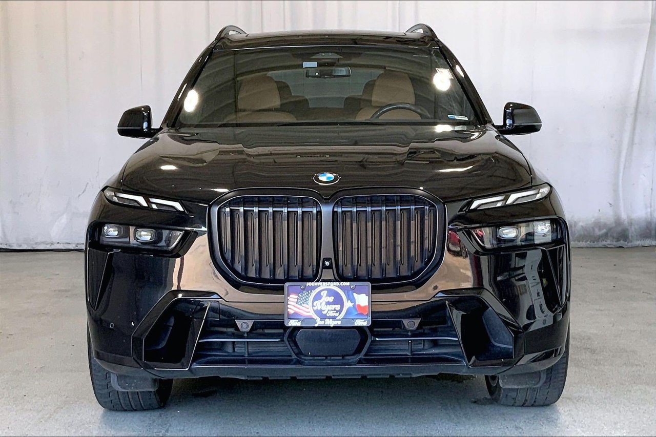 Used 2024 BMW X7 xDrive40i w/ Executive Package AWD/4WD image 3