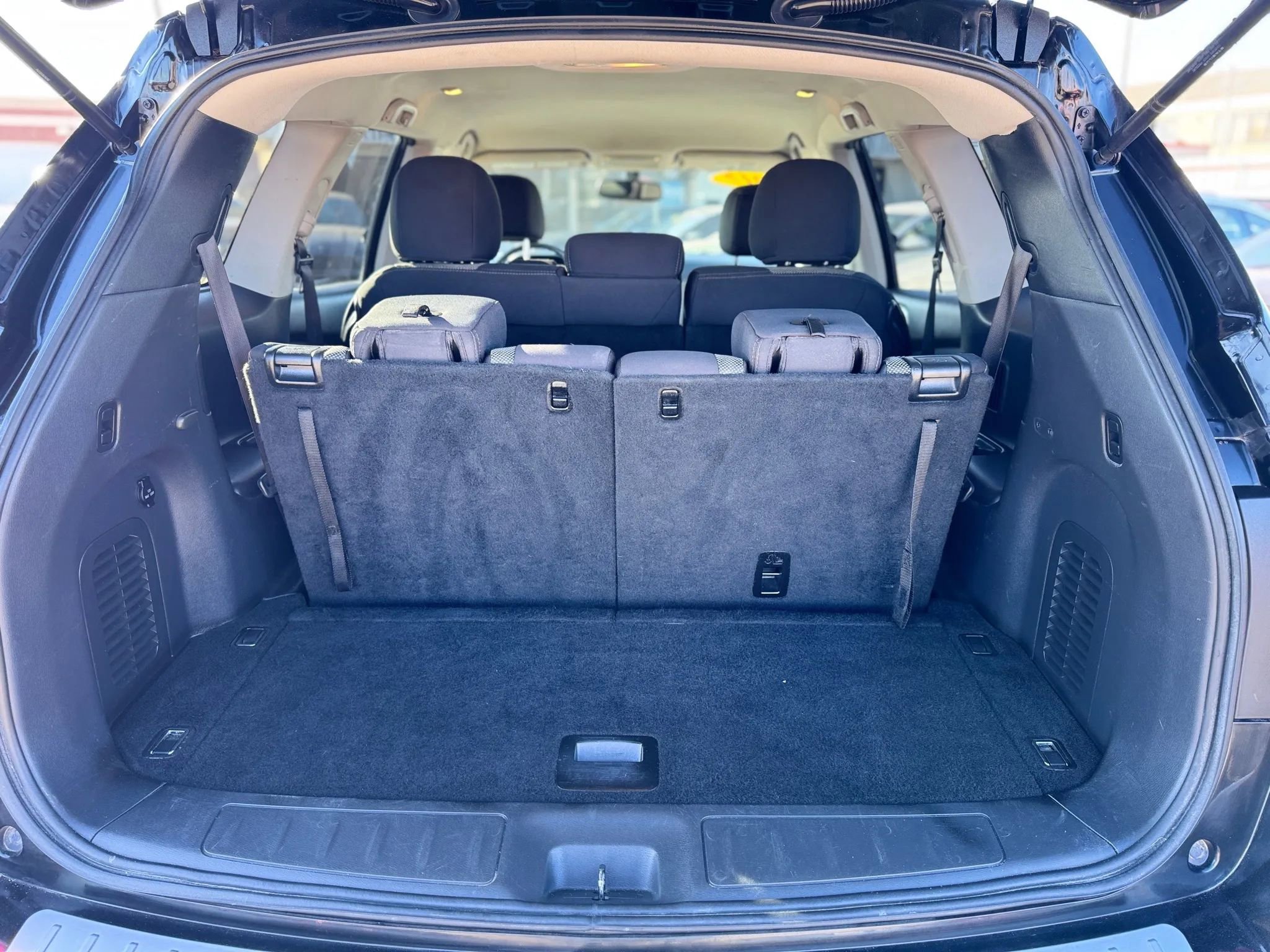 Used 2017 Nissan Pathfinder SV image 38