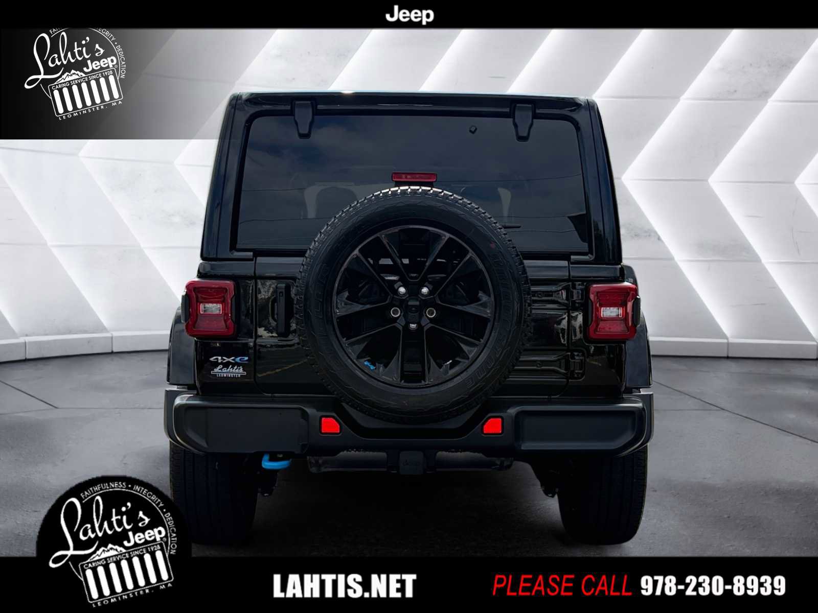 Used 2022 Jeep Wrangler Unlimited Sahara w/ Cold Weather Group image 5