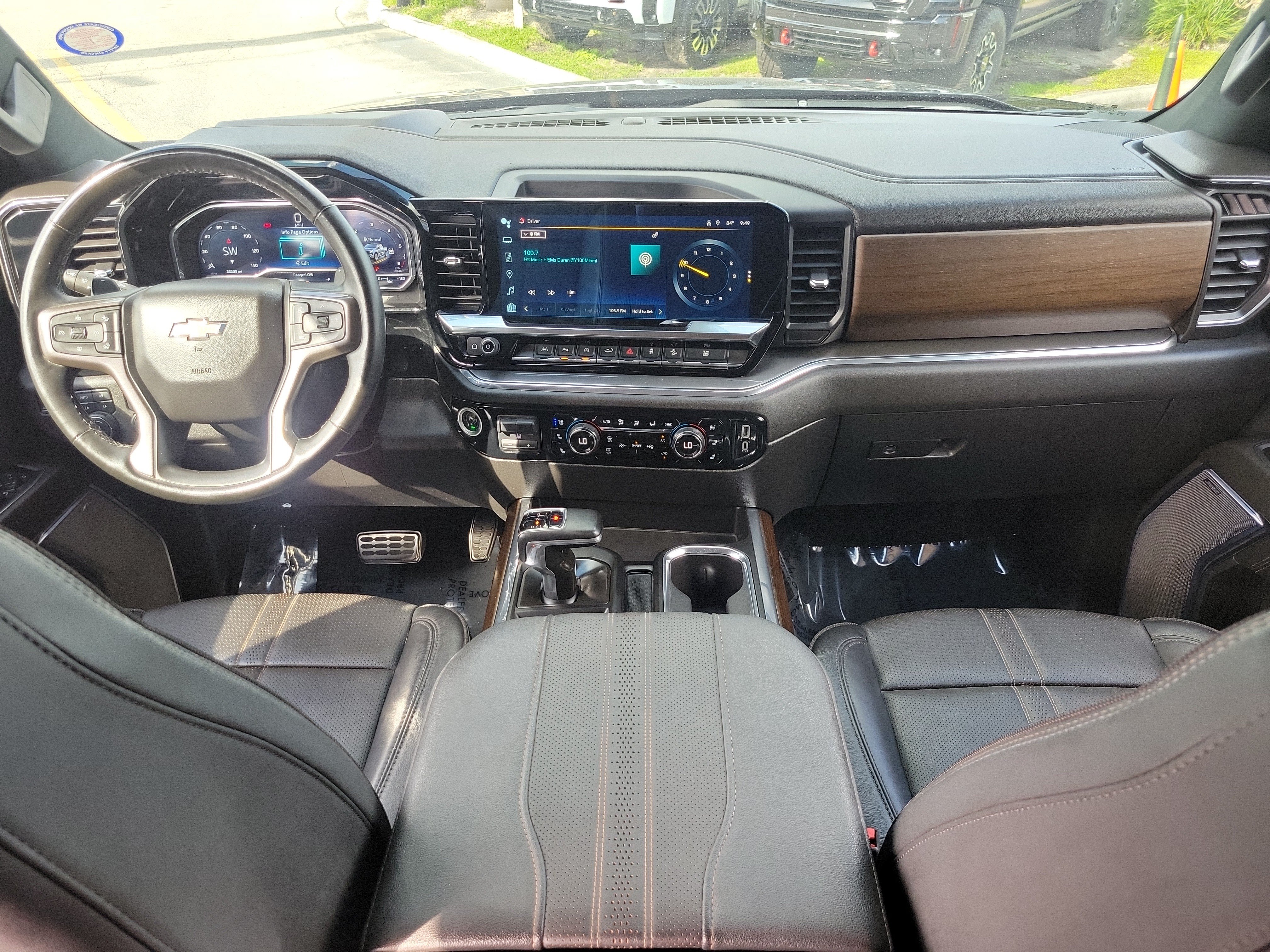 Used 2024 Chevrolet Silverado 1500 High Country w/ Technology Package AWD/4WD image 15