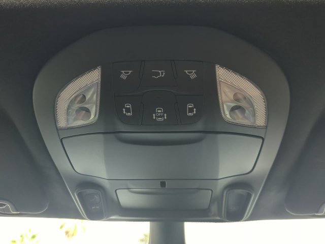 Used 2023 Chrysler Pacifica Pinnacle FWD image 25