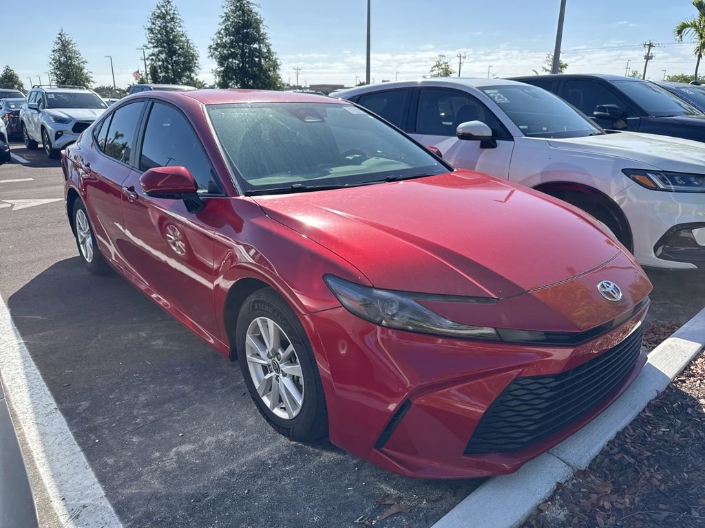 Used 2025 Toyota Camry LE image 3