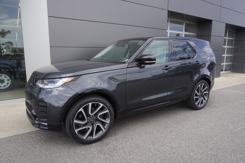 New 2025 Land Rover Discovery Dynamic SE image 3