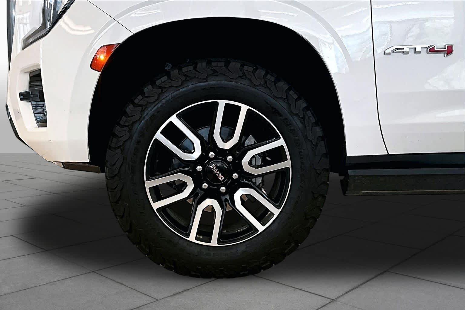 Used 2022 GMC Yukon AT4 AWD/4WD image 10