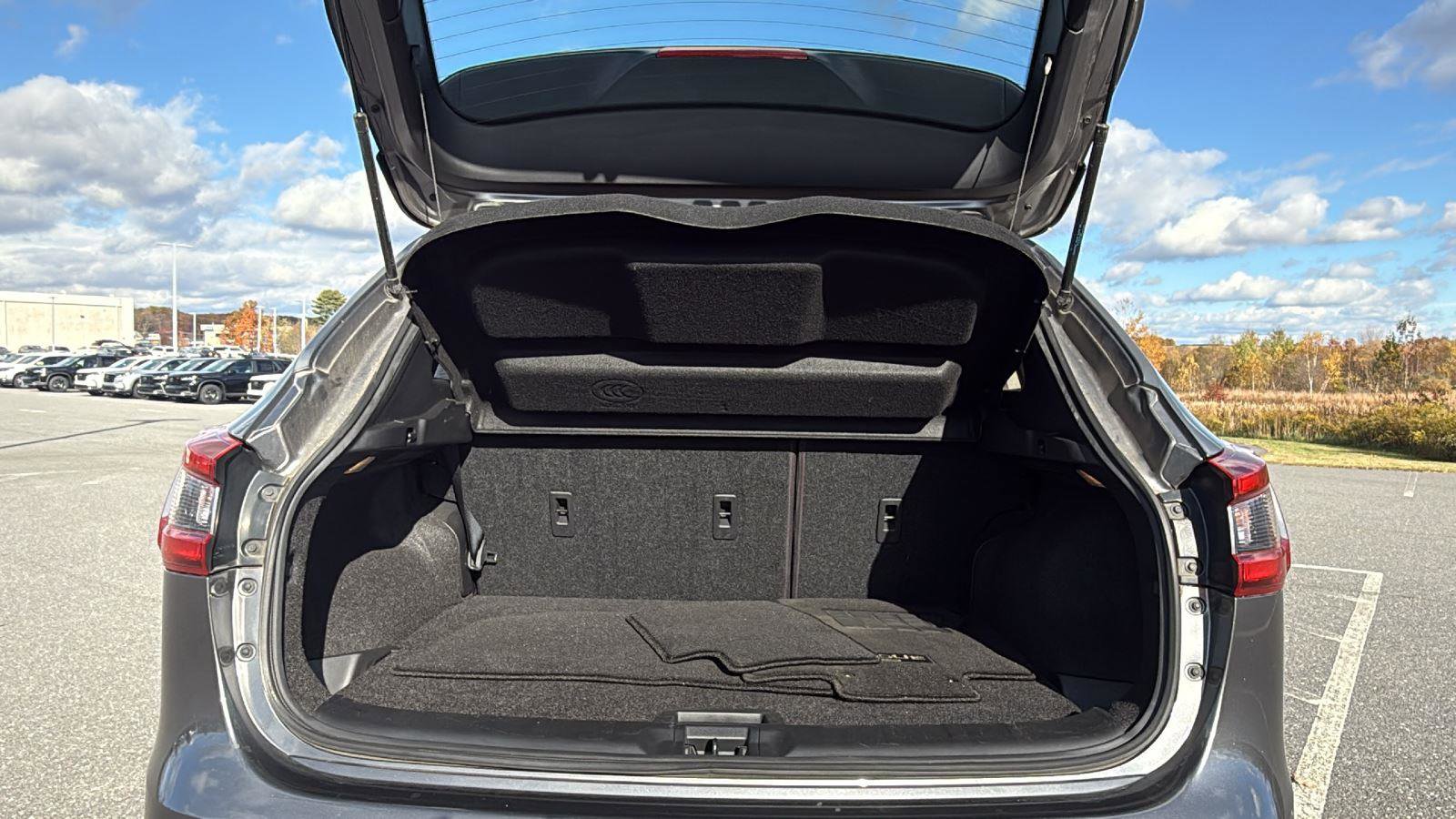 Used 2020 Nissan Rogue Sport S image 21