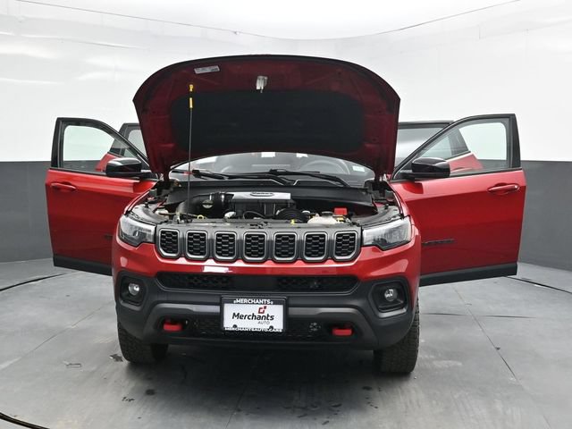 Used 2025 Jeep Compass Trailhawk AWD/4WD image 46