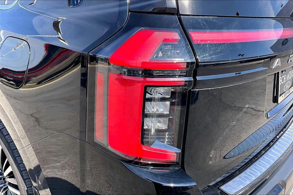 Used 2025 Nissan Armada Platinum Reserve image 28