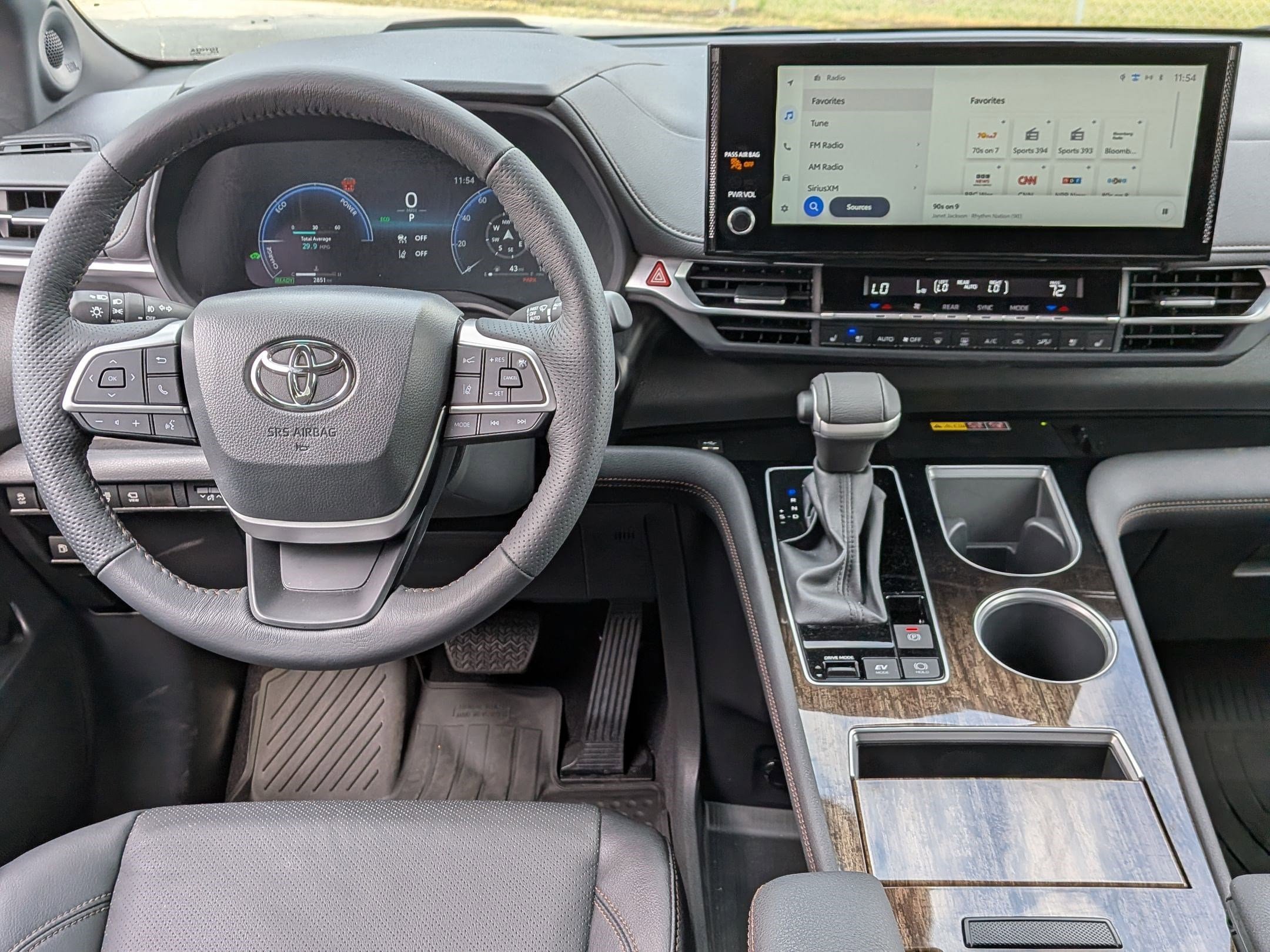 Used 2025 Toyota Sienna Platinum AWD/4WD image 29