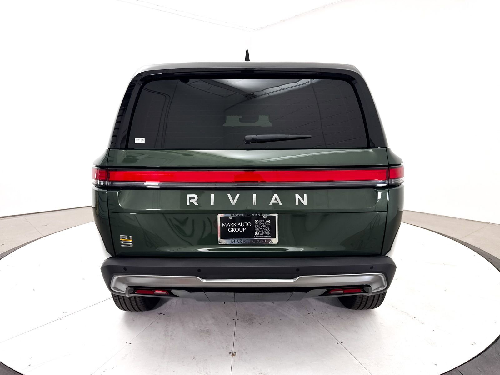 Used 2024 Rivian R1S Adventure AWD/4WD image 17