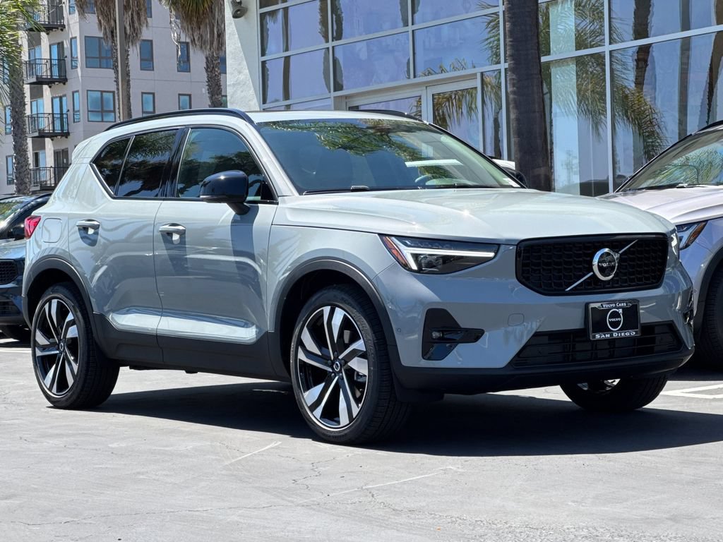 New 2026 Volvo XC40 B5 Plus w/ Climate Package AWD/4WD image 7