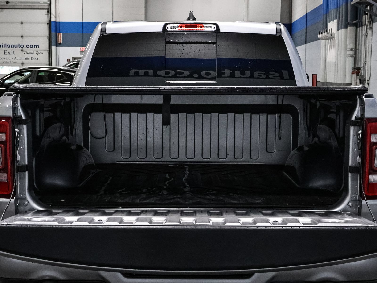 Used 2021 RAM 1500 Laramie w/ Sport Appearance Package AWD/4WD image 19