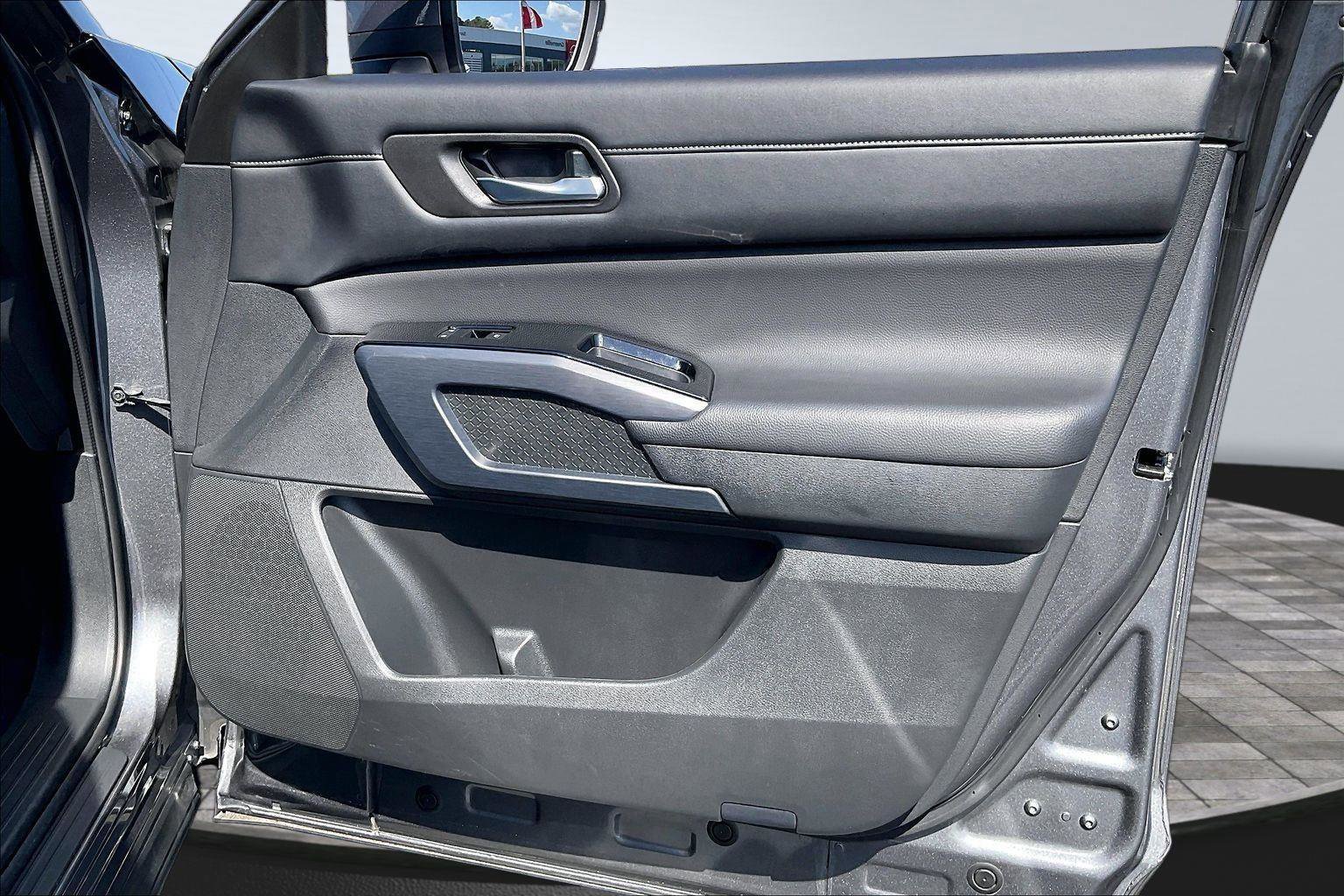Certified 2024 Nissan Pathfinder SL w/ SL Premium Package image 25