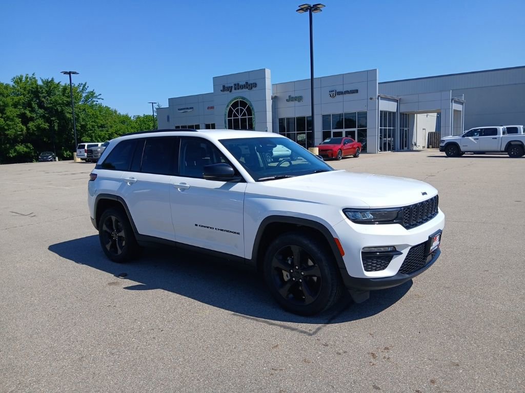 Used 2023 Jeep Grand Cherokee Limited w/ Black Appearance Package AWD/4WD image 2