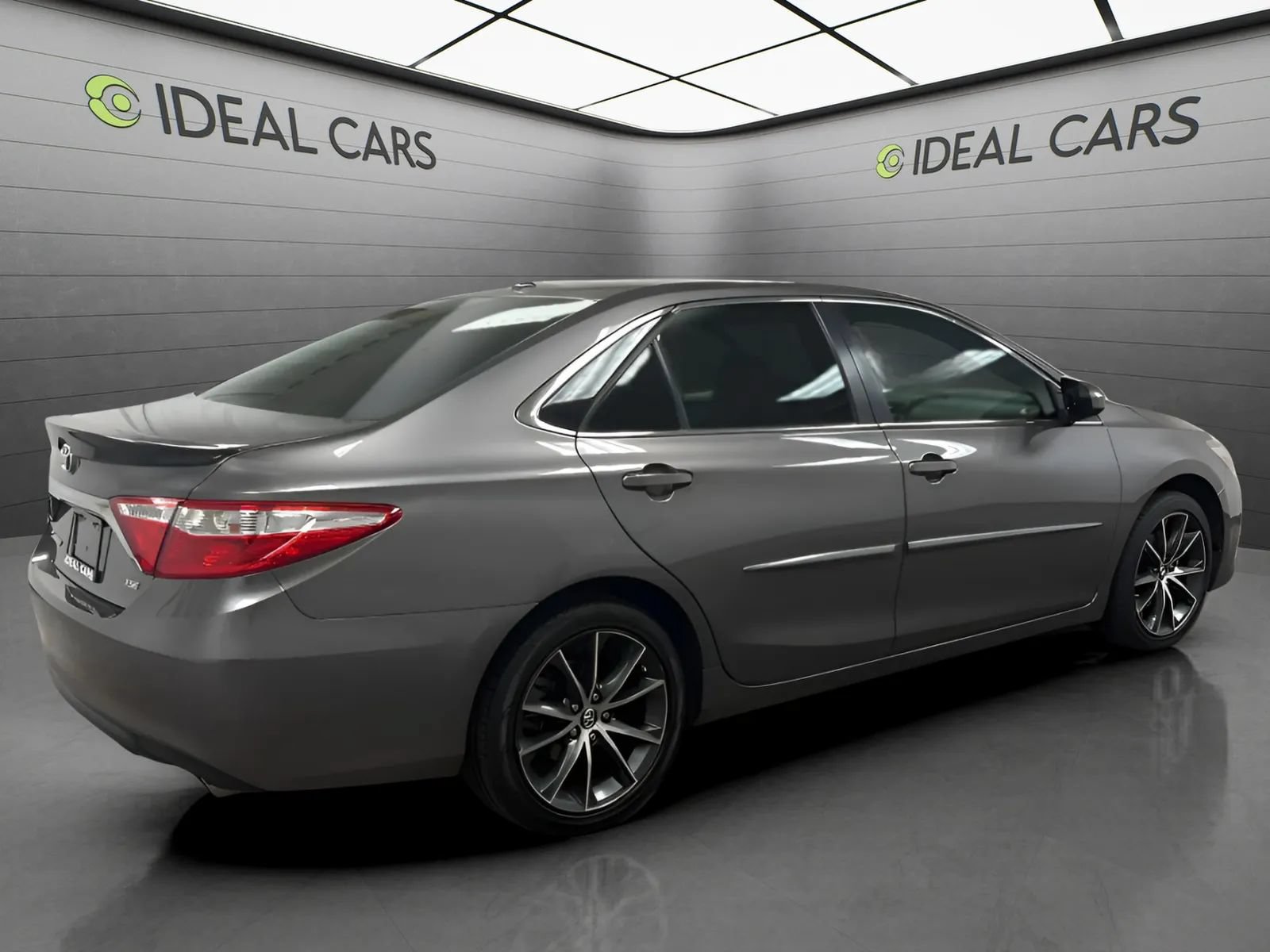Used 2017 Toyota Camry XSE w/ Moonroof Package FWD image 5