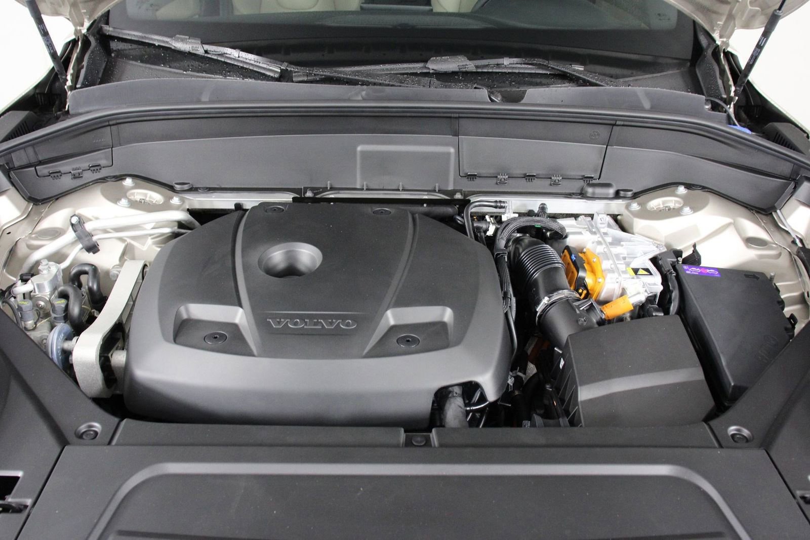 New 2026 Volvo XC90 T8 Plus w/ Protection Package Premier image 12