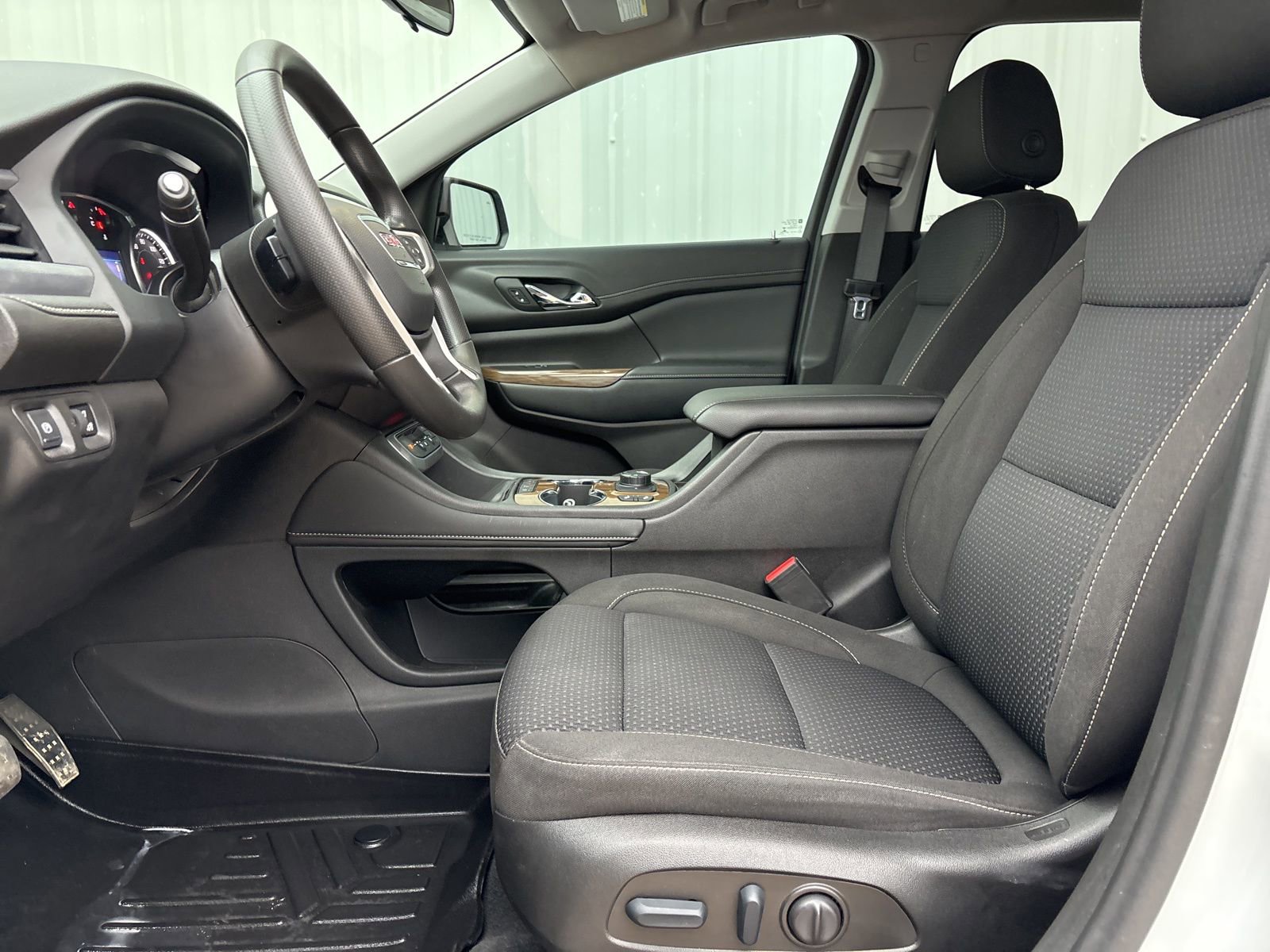 Used 2022 GMC Acadia SLE w/ Driver Convenience Package FWD image 13
