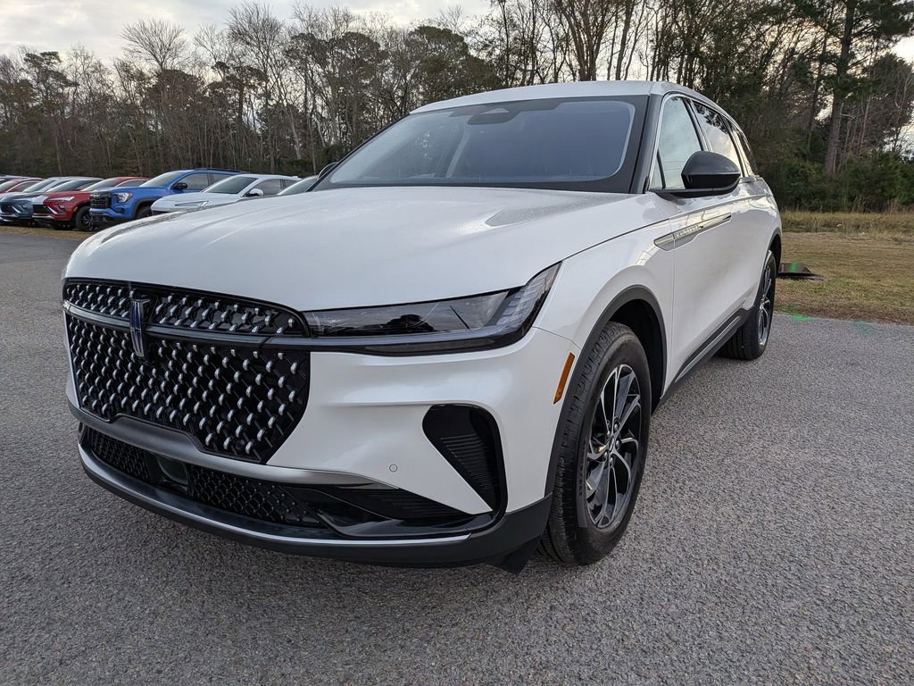 Used 2025 Lincoln Nautilus Premier image 8