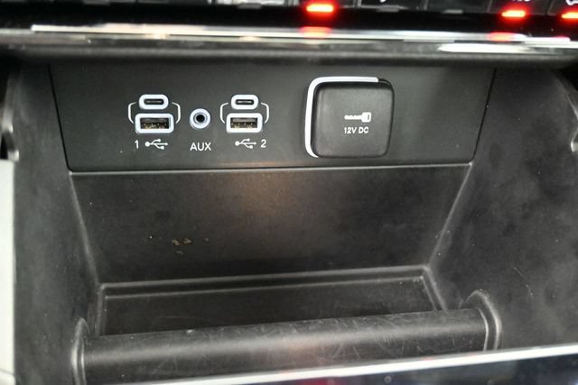 Used 2024 Jeep Grand Cherokee Overland w/ Trailer Tow Package AWD/4WD image 17