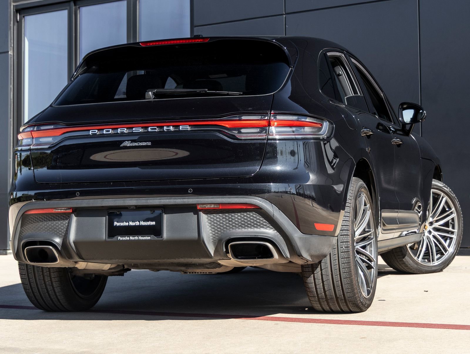 Certified 2023 Porsche Macan image 11