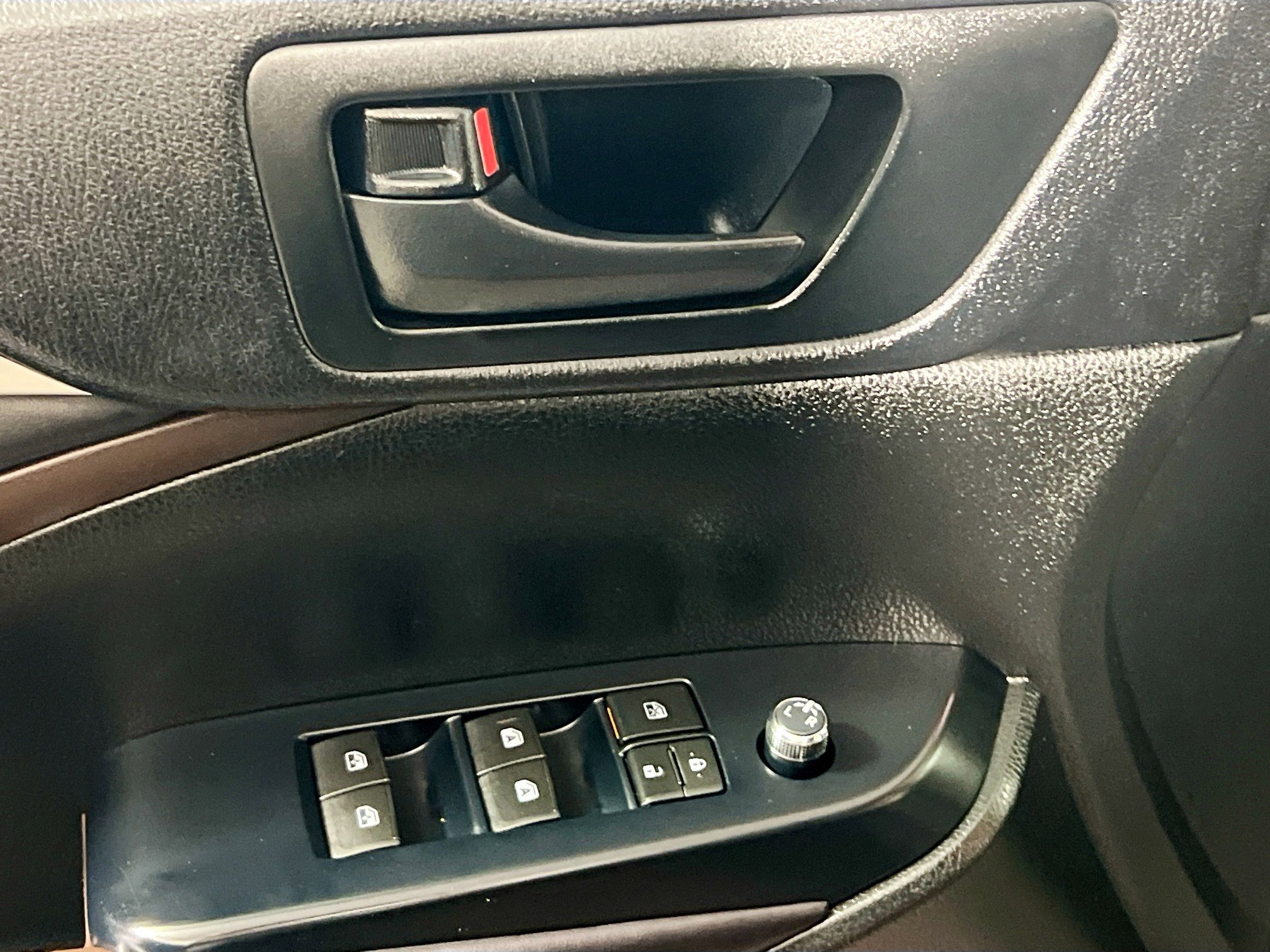 Used 2017 Toyota Highlander Plus image 16