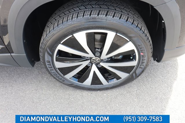 Used 2024 Volkswagen Taos SE image 27