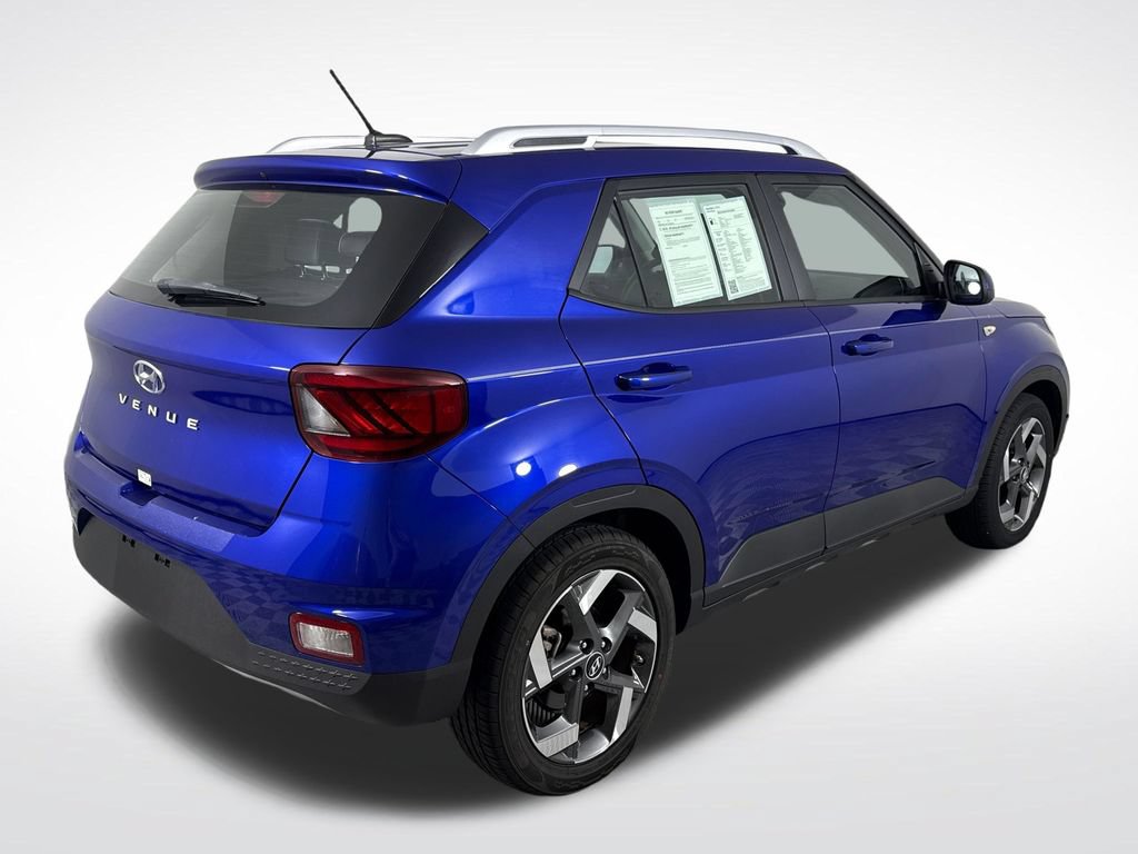 Certified 2024 Hyundai Venue Limited FWD image 3