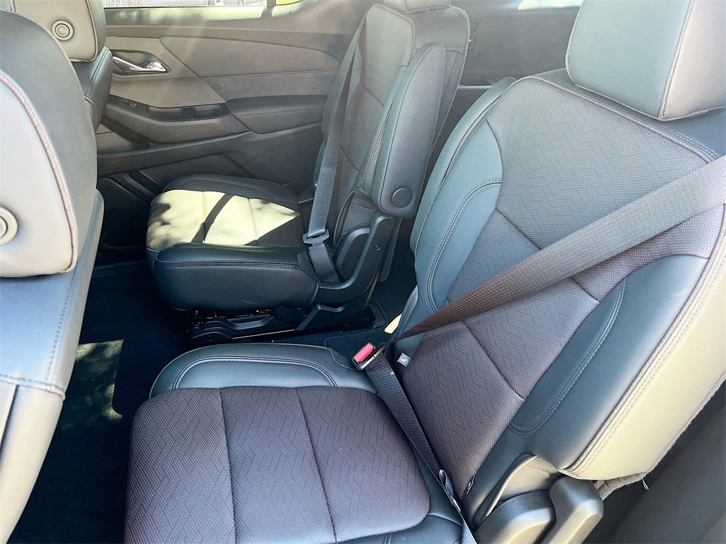 Used 2023 Chevrolet Traverse High Country image 26