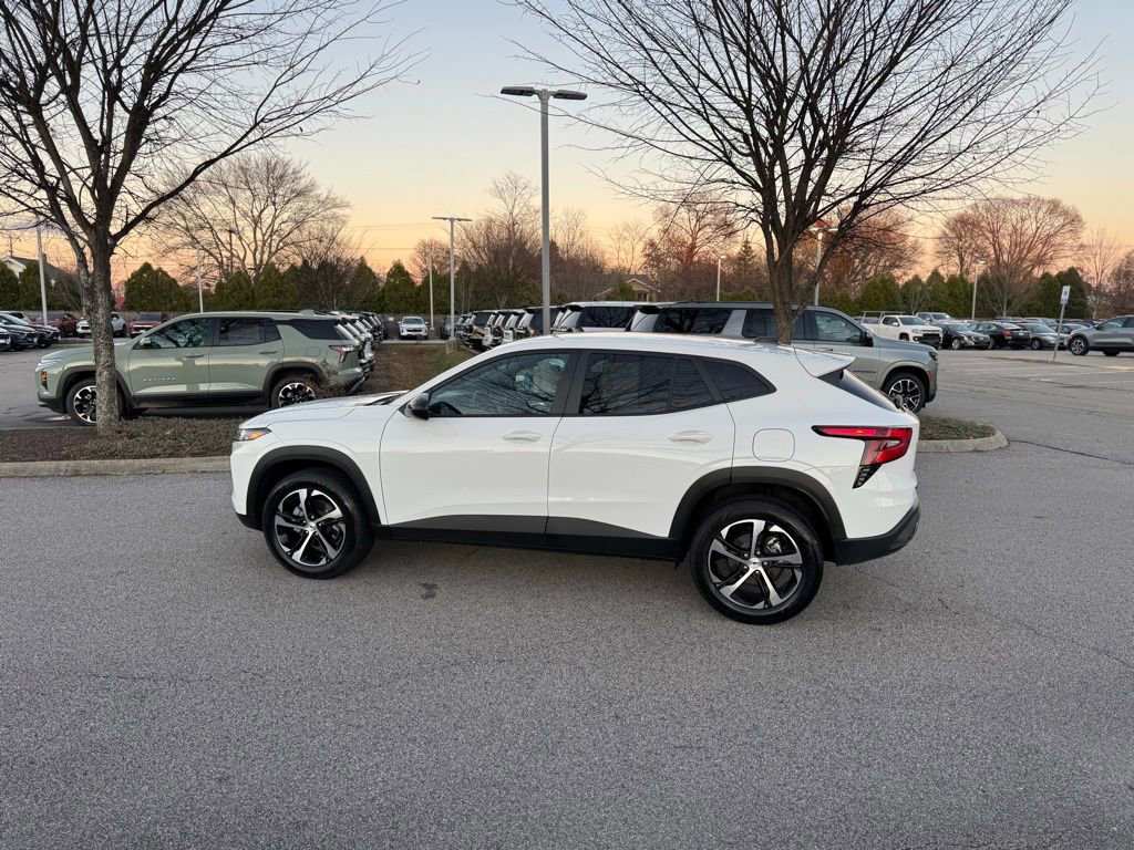 Used 2025 Chevrolet Trax RS w/ Driver Confidence Package image 8