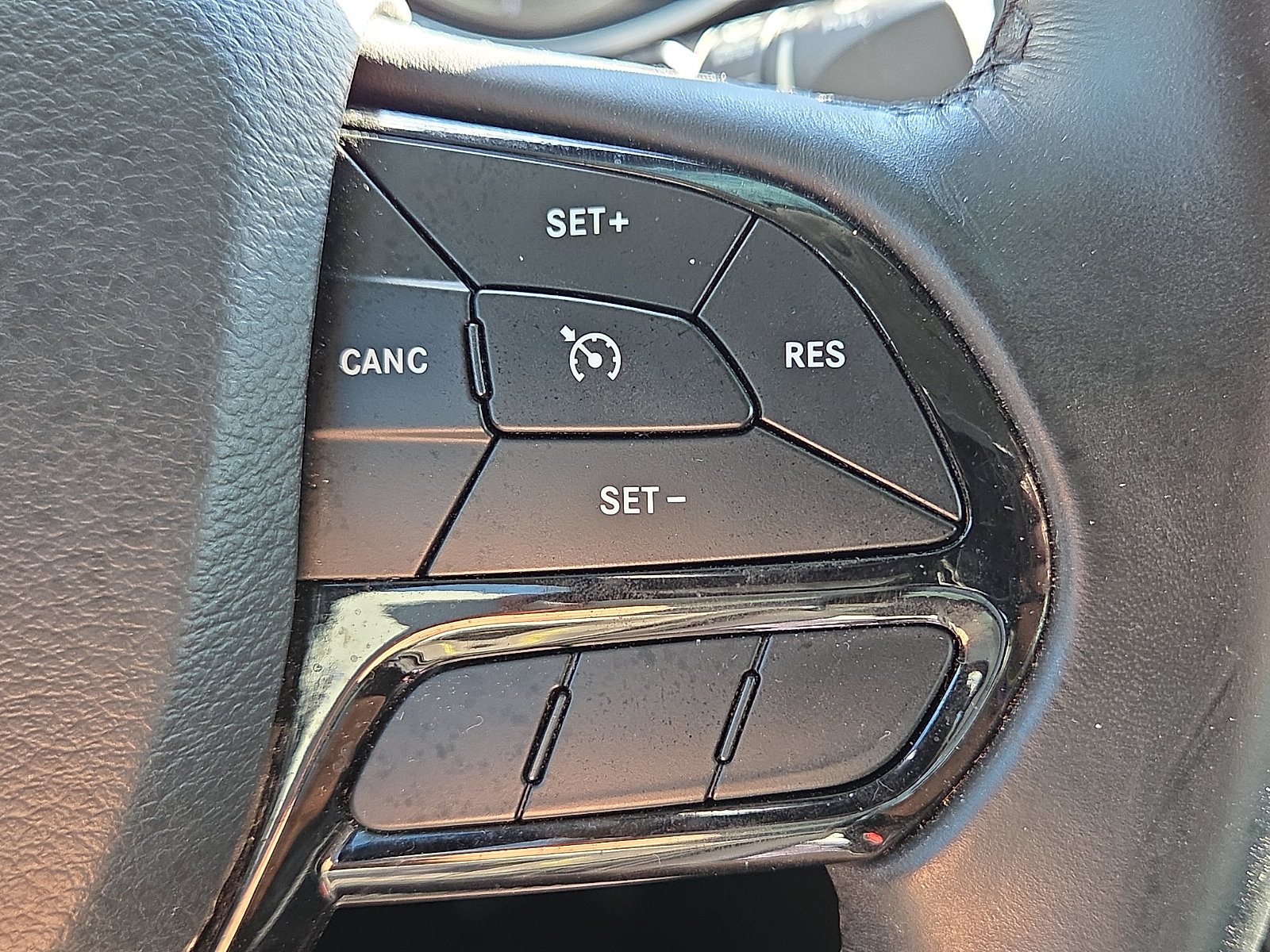 Used 2019 Jeep Cherokee Latitude Plus FWD image 22