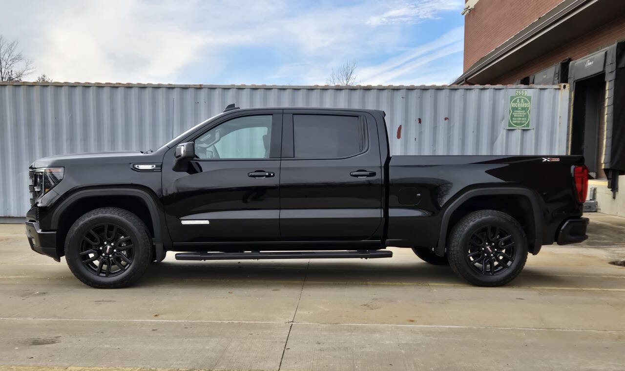 Used 2025 GMC Sierra 1500 Elevation w/ Elevation Premium Package image 8