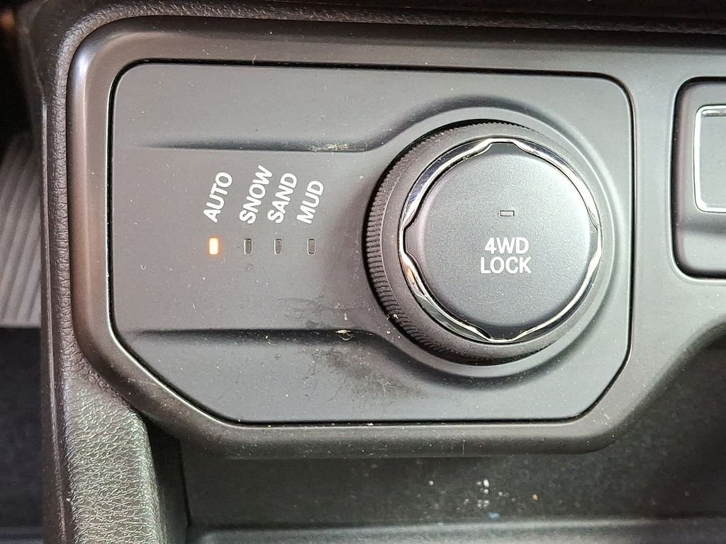 Used 2023 Jeep Renegade Altitude AWD/4WD image 24