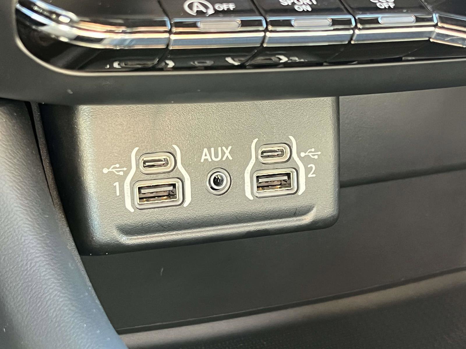 Used 2024 Dodge Durango SXT image 4