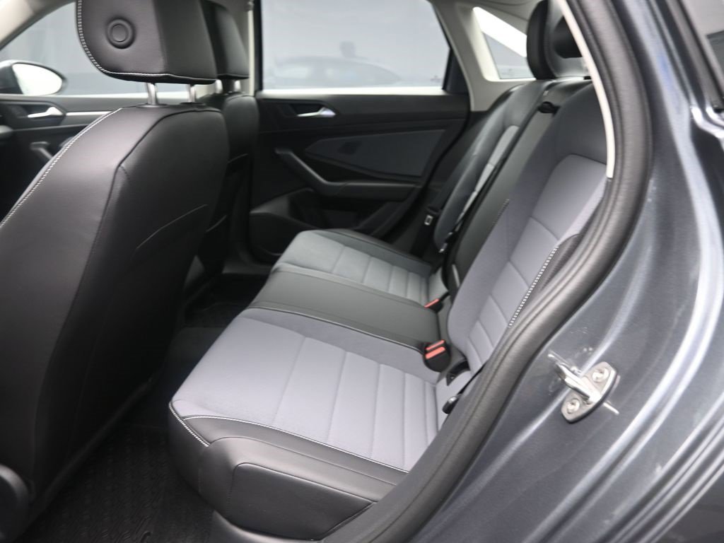 Used 2025 Volkswagen Jetta SE image 22