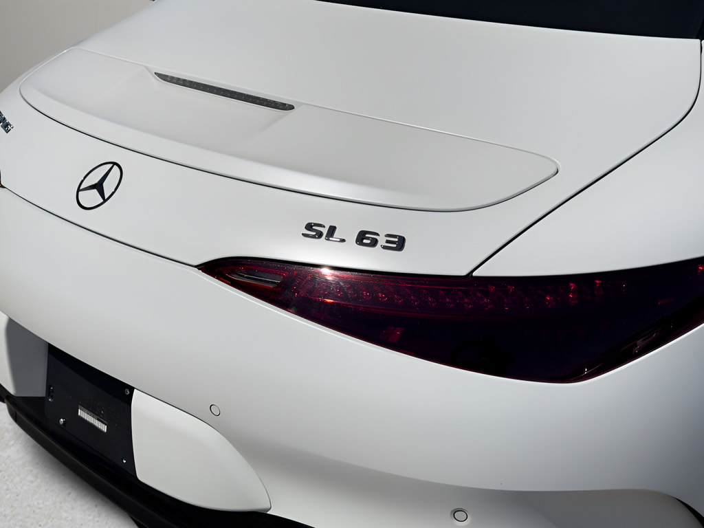 Used 2022 Mercedes-Benz SL 63 AMG 4MATIC w/ Driver Assistance Package image 31