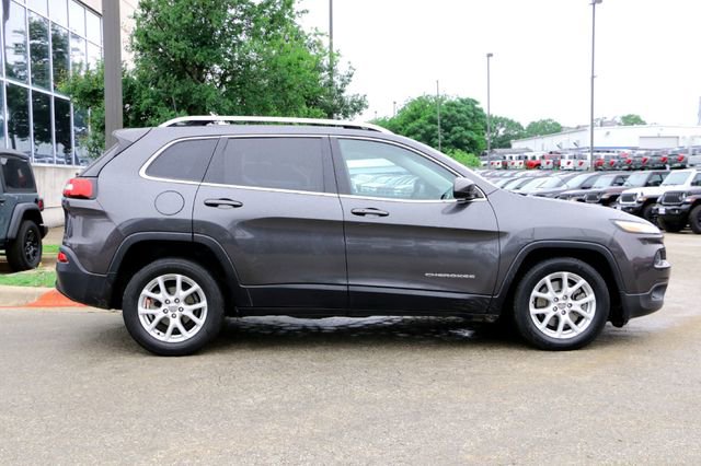 Used 2016 Jeep Cherokee Latitude w/ Comfort/Convenience Group FWD image 4