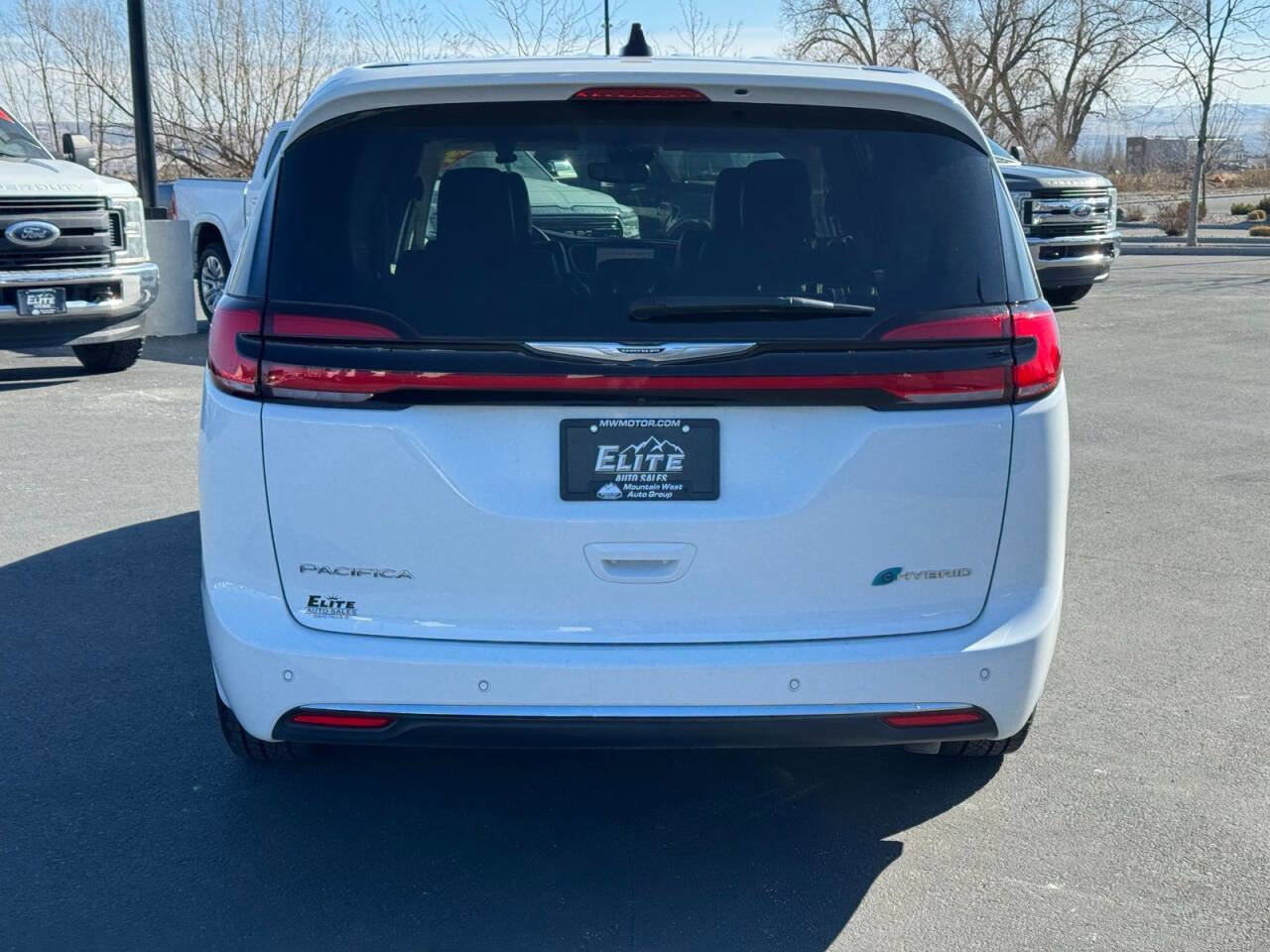 Used 2024 Chrysler Pacifica Limited image 7