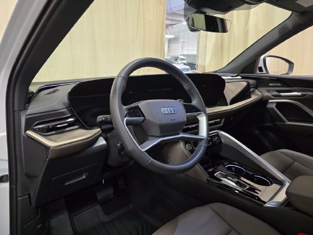 Used 2025 Audi Q5 Premium Plus AWD/4WD image 17