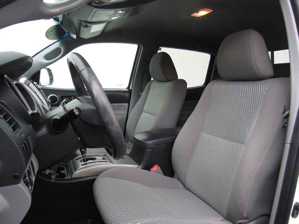 Used 2014 Toyota Tacoma PreRunner w/ SR5 Package RWD image 13