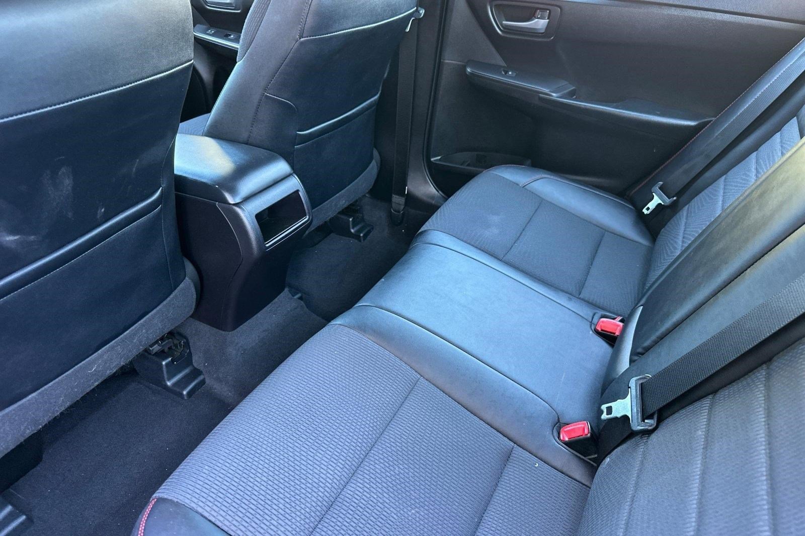 Used 2016 Toyota Camry SE image 26