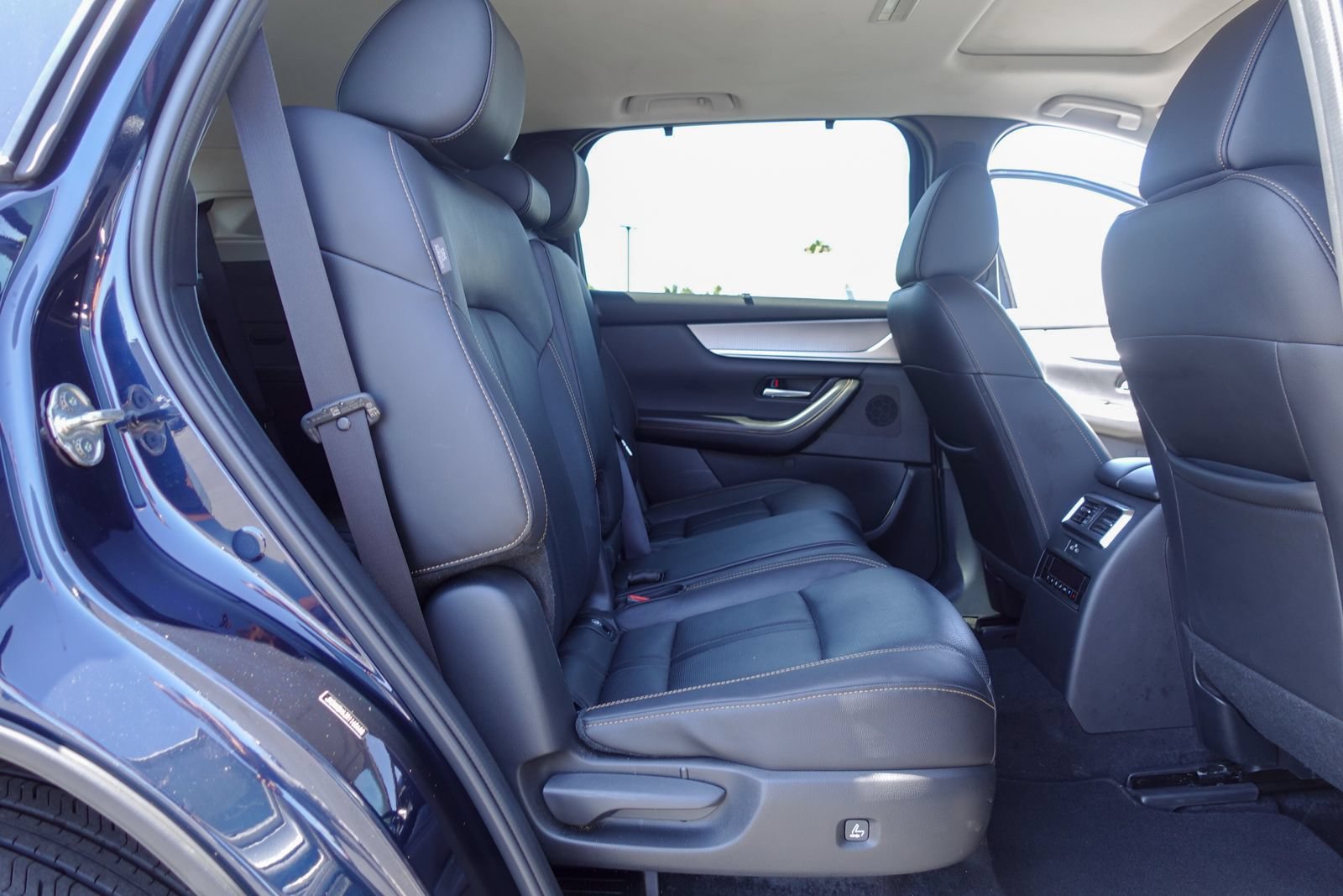 Used 2024 MAZDA CX-90 Plug-In Hybrid w/ Preferred AWD/4WD image 16