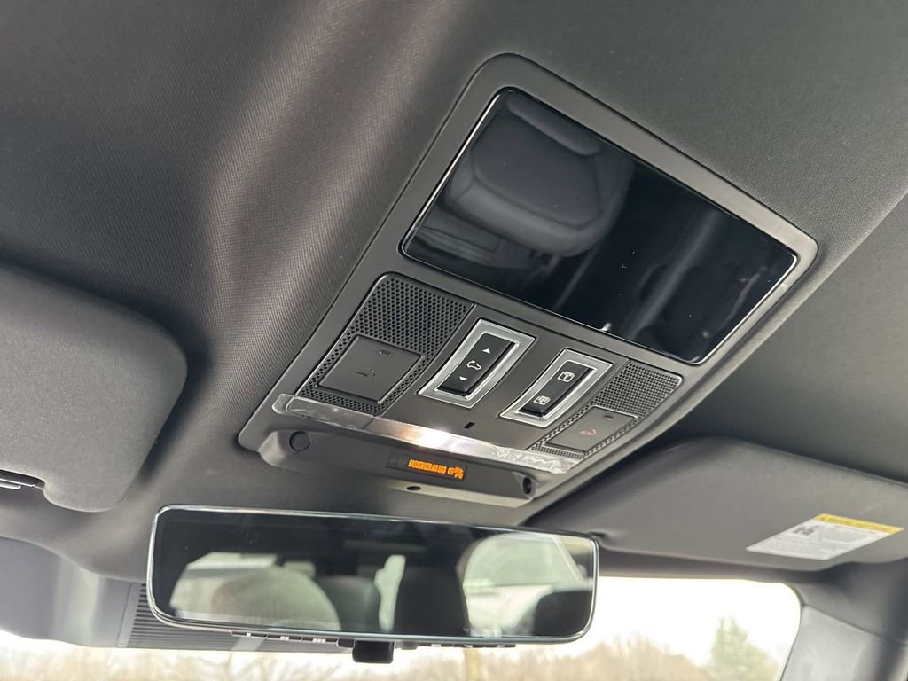 New 2025 Land Rover Defender 110 X-Dynamic SE image 25