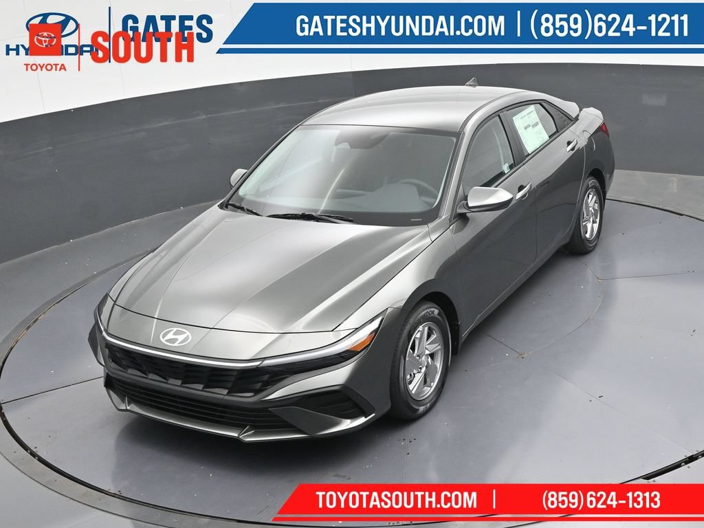 Used 2025 Hyundai Elantra SE FWD image 44