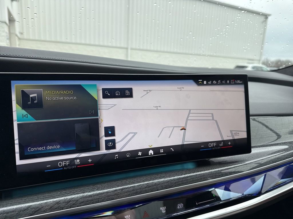 Used 2023 BMW i7 xDrive60 image 14