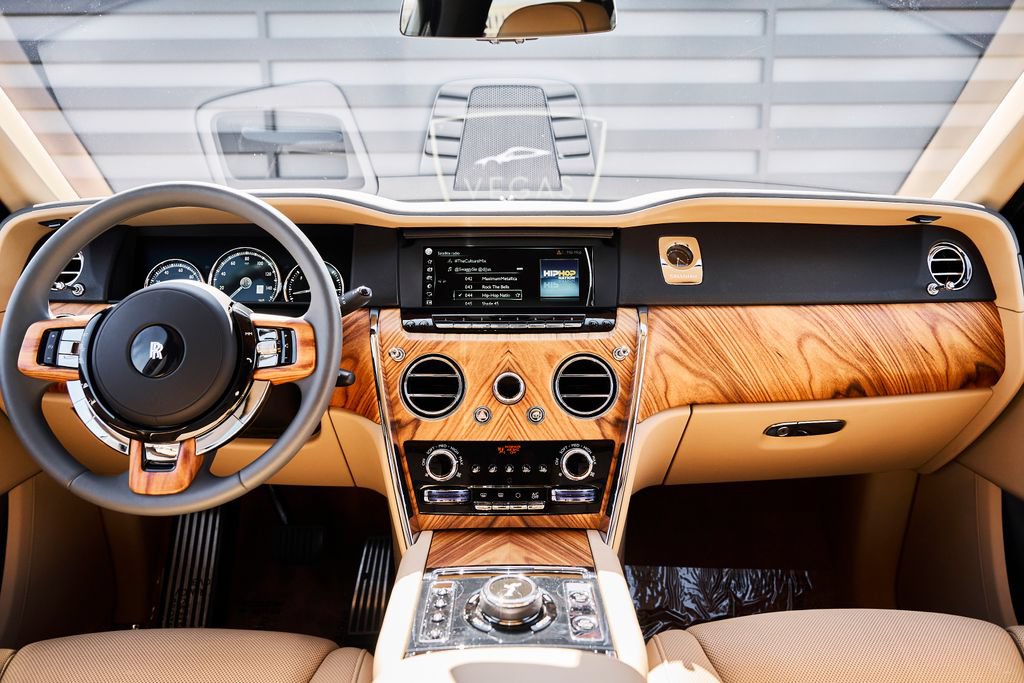 Used 2020 Rolls-Royce Cullinan AWD/4WD image 48