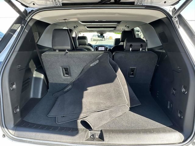 Used 2021 Chevrolet Traverse High Country w/ LPO, 'HIT The Road' Package image 22