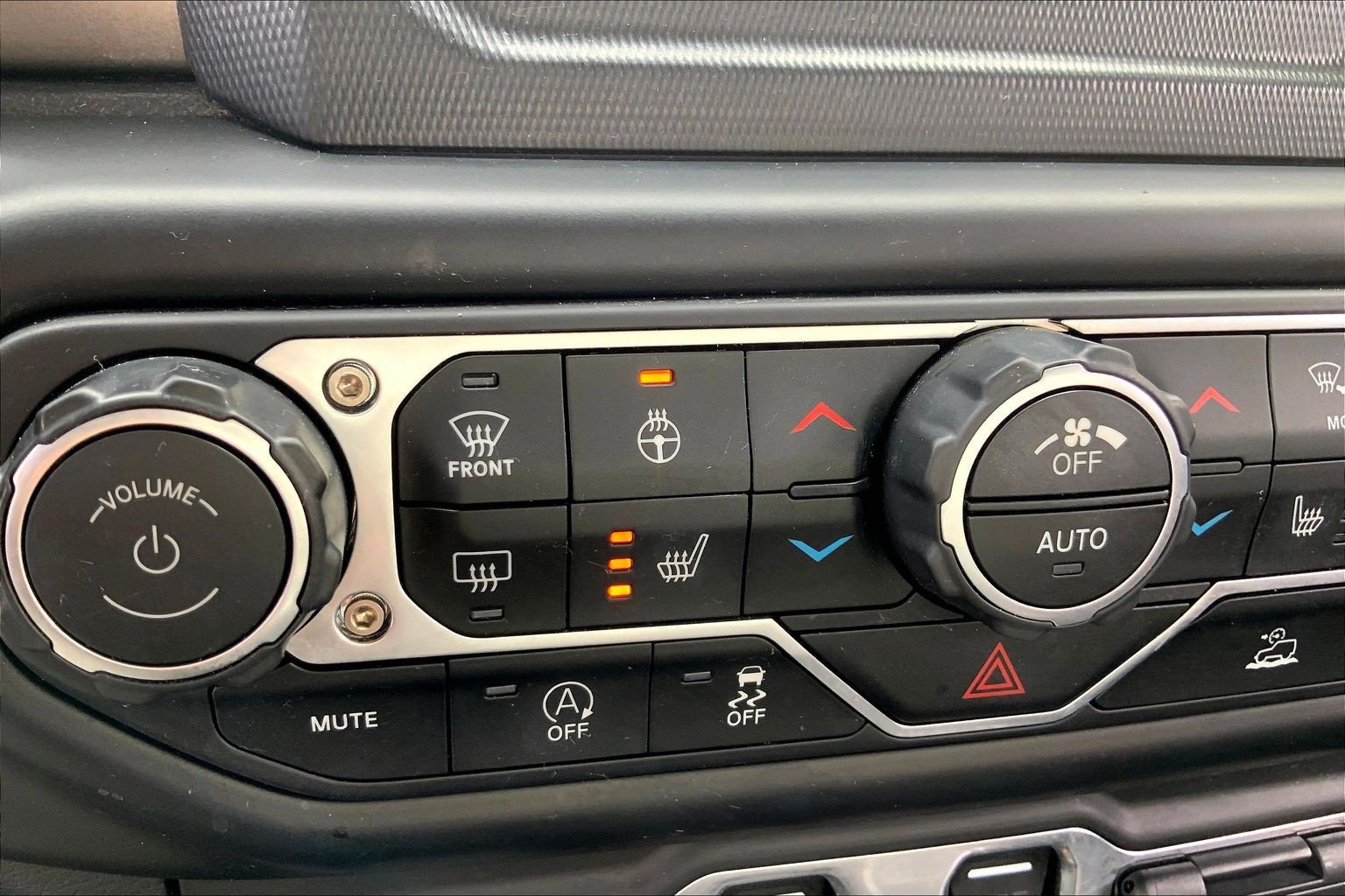Certified 2023 Jeep Gladiator Overland AWD/4WD image 30