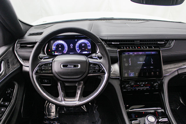 Used 2023 Jeep Grand Cherokee Overland AWD/4WD image 22