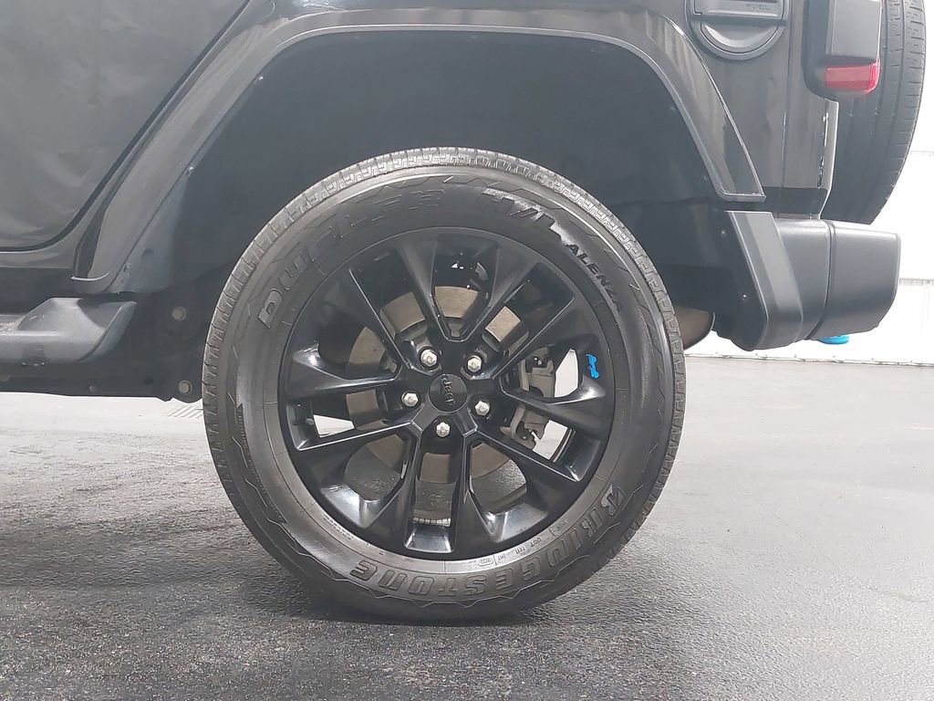 Used 2022 Jeep Wrangler Unlimited Sahara w/ Cold Weather Group image 33