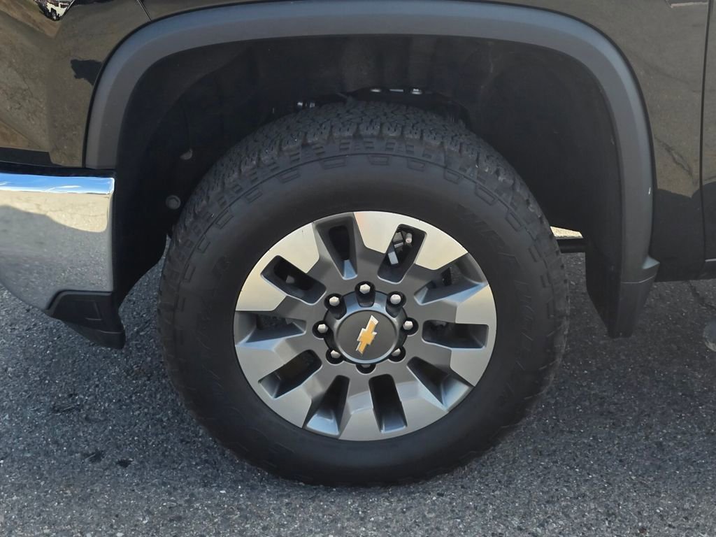 Used 2026 Chevrolet Silverado 2500 LT w/ Safety Package AWD/4WD image 11