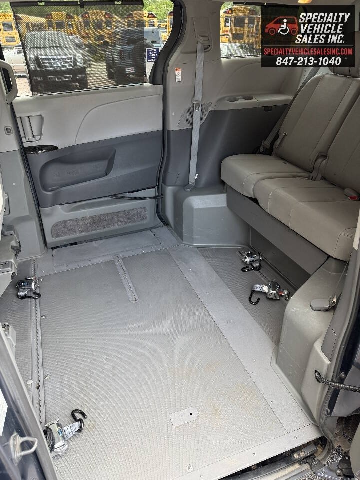 Used 2015 Toyota Sienna XLE FWD image 15